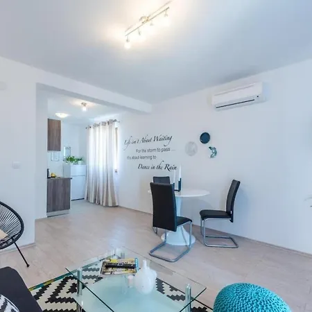 Made 4u - Comfort One Bedroom With Balcony And Sea... * Mlini